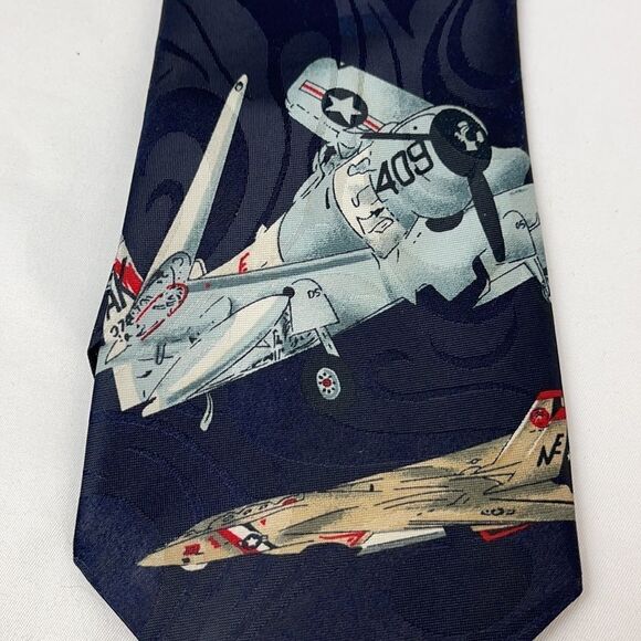 Phineas Creed Fighter Jet Tie - Picture 4 of 5